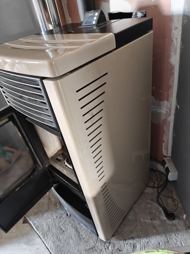Kominek na pellet Ravelli RC70