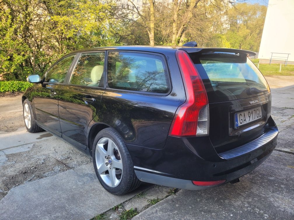 Volvo v50 Summum 2,0d lift mod 2008 stan bdb