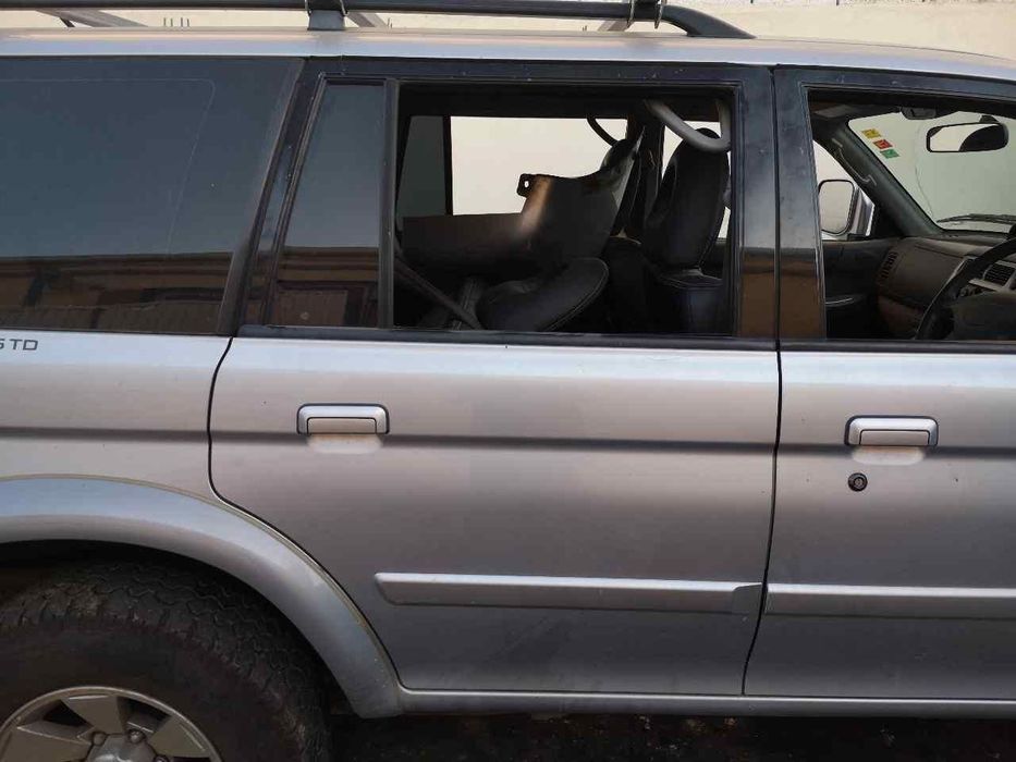 PORTA TRASEIRA DIREITA MITSUBISHI MONTERO SPORT K90