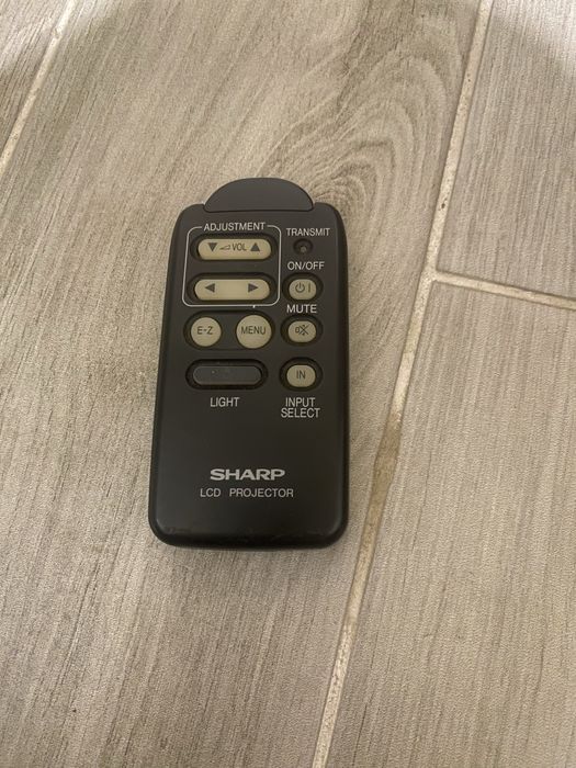 Продається оригінальний пульт до проєктора sharp моделей XG-E690u