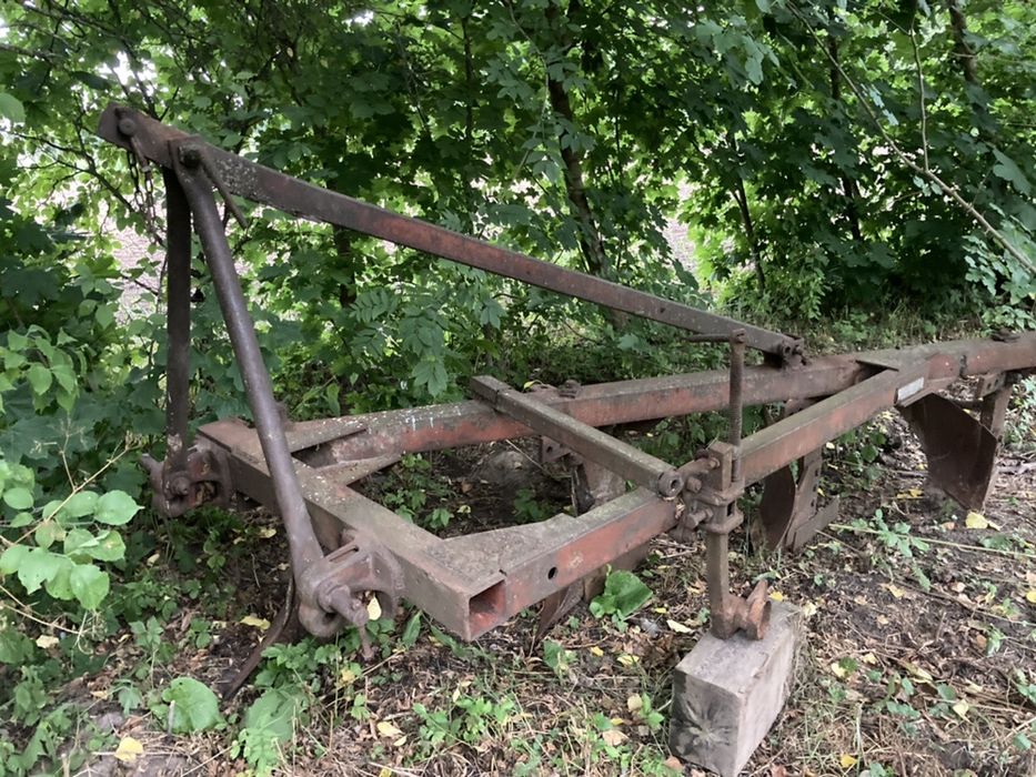 Плуг 4 корпусний