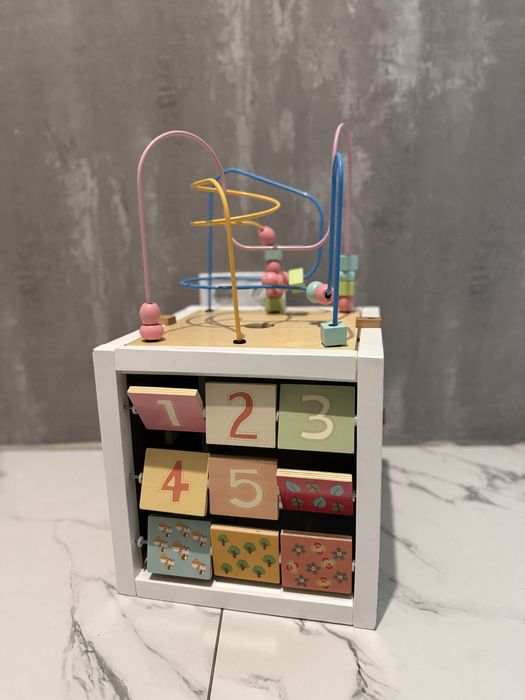 Бізі Кубик з дерева