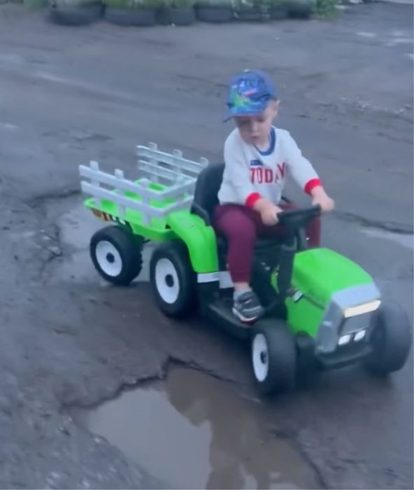 Дитячий електромобіль трактор