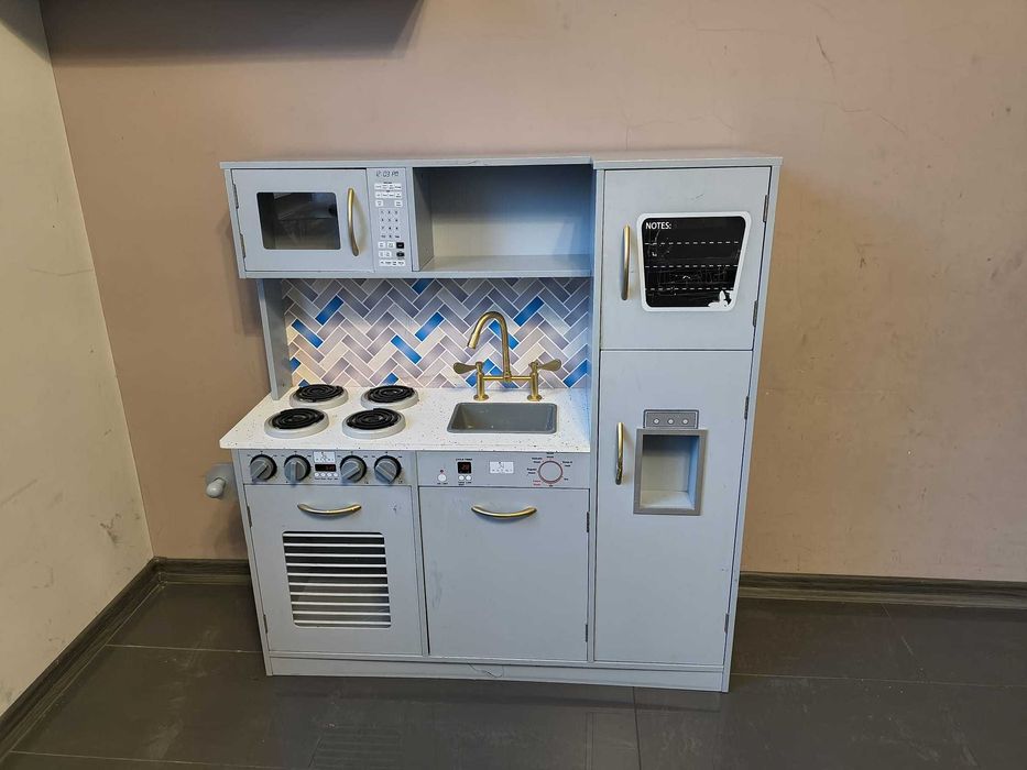 Duża  kuchnia  dla dzieci