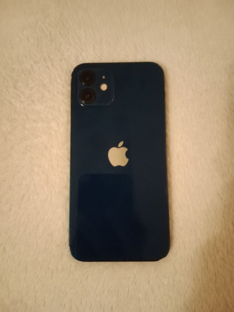 iPhone 12 82% baterii