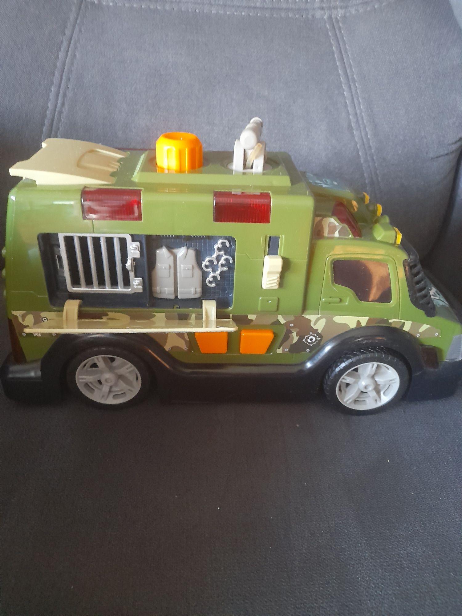 Samochód wojskowy dla dziecka