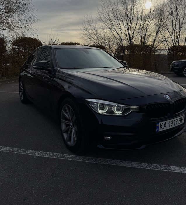 BMW 320i xDrive 2016 року