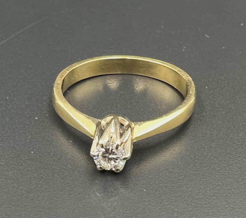 Каблучка золота 585 з діамантом