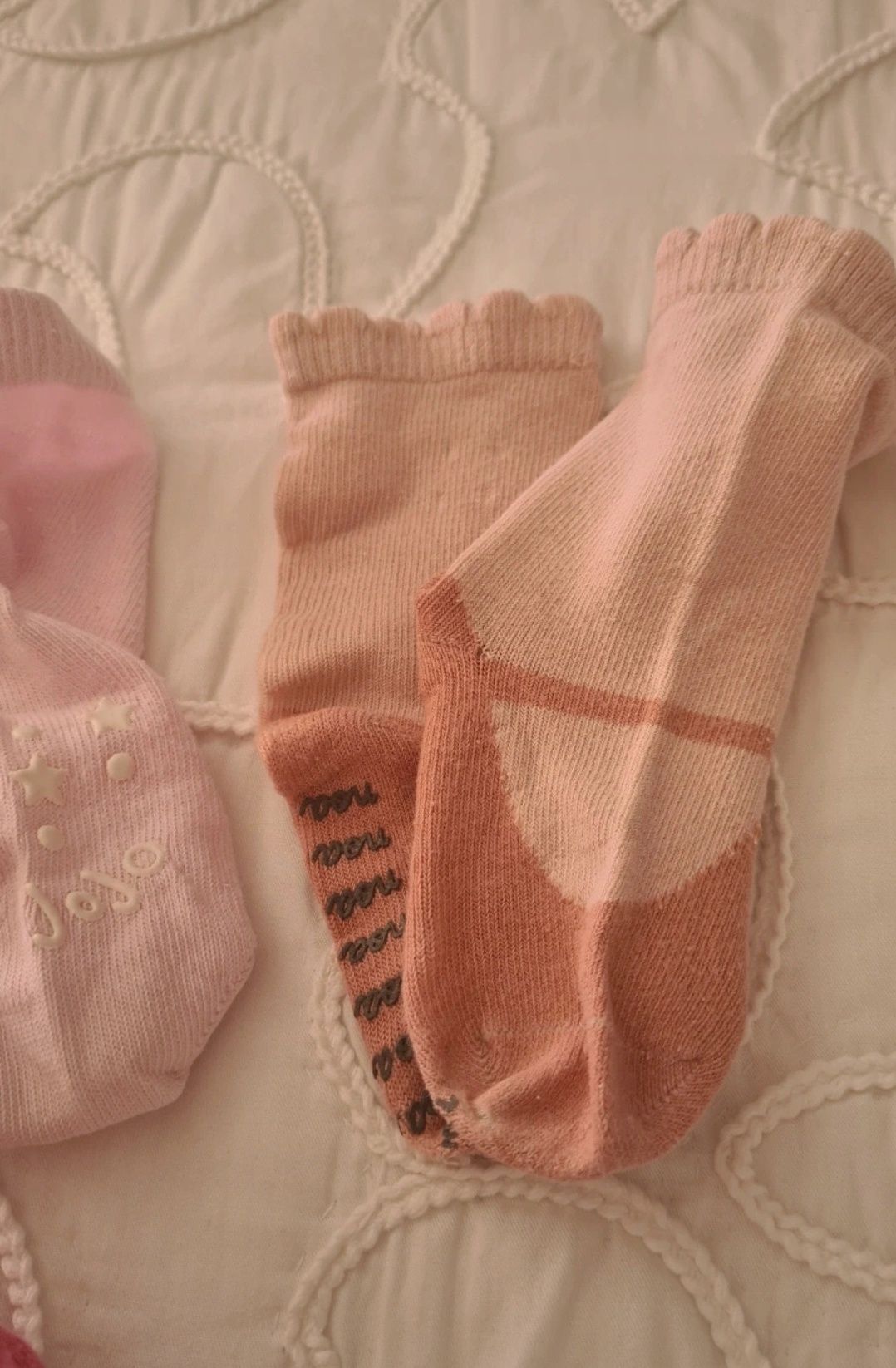 Lote de 2 pijamas+4 pares de meias para 12-18 Meses