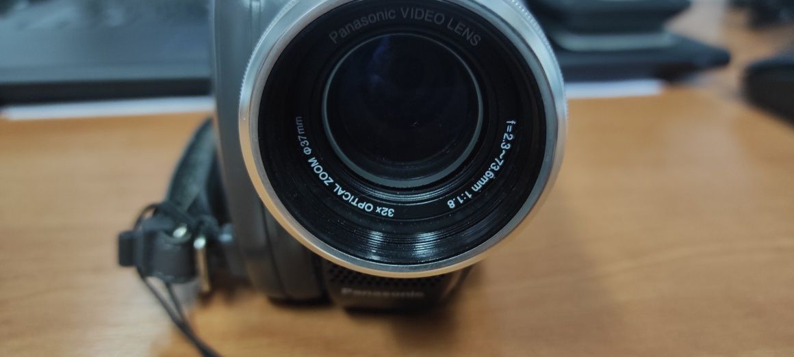 Видеокамера Panasonic VDR-D220