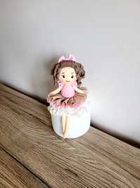 Figurka z masy cukrowej figurka na tort dziewczynka