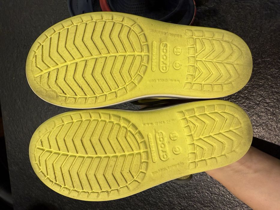 Sandały Crocs c11 żółte granatowe przypinki 28 29