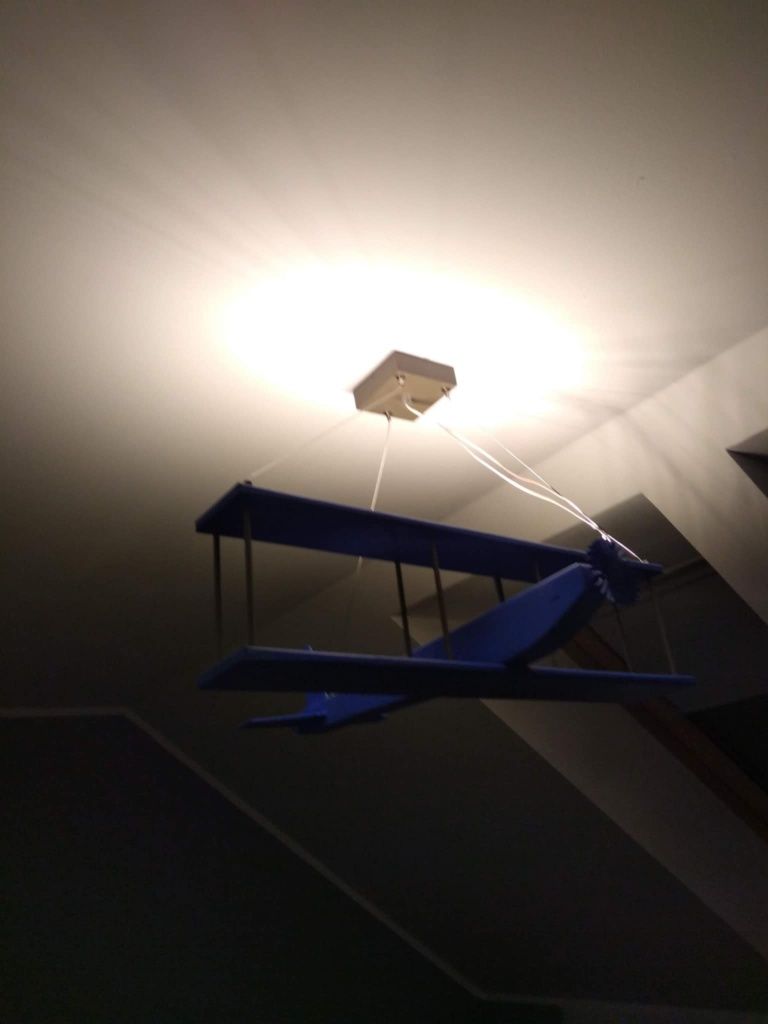 Lampa samolot do pokoju dziecięcego