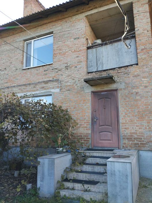 Продам будинок в центрі села