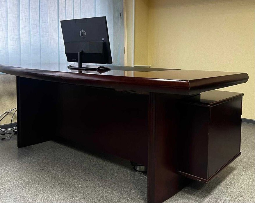 Елітний офісний комплект - стіл з тумбами та дві шафи