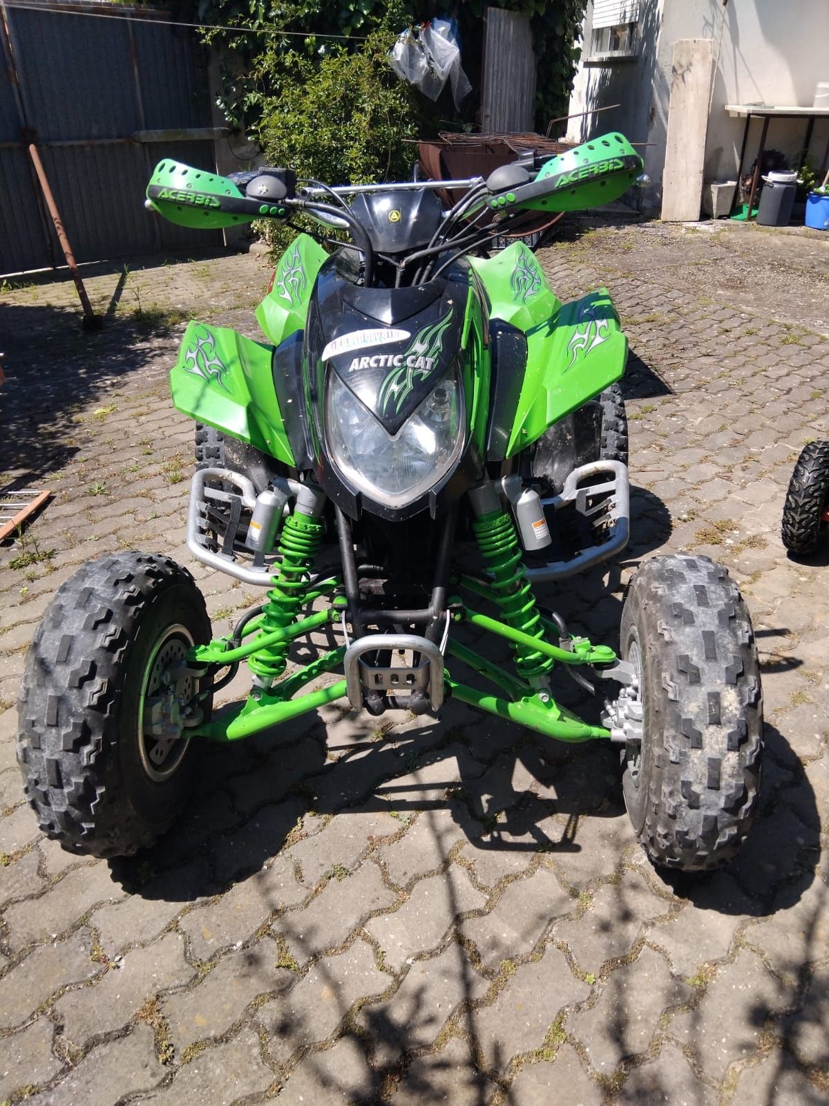 Arctic cat 400 em bom estado vendo por nao ter tempo para andar