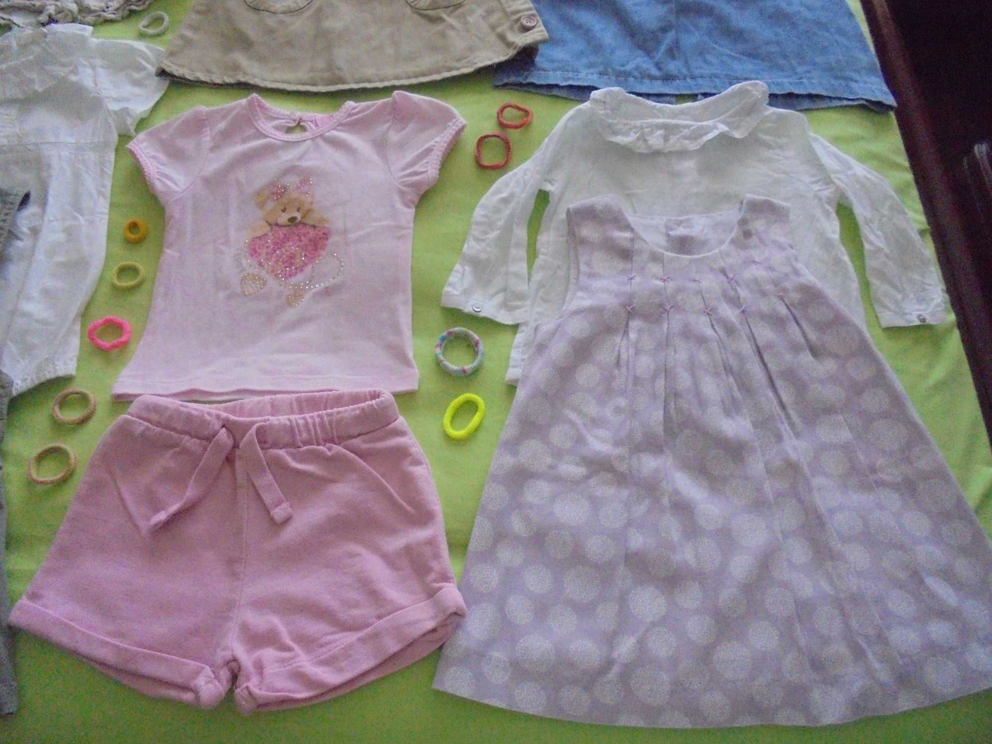 lote de roupa de menina bebé o peluche