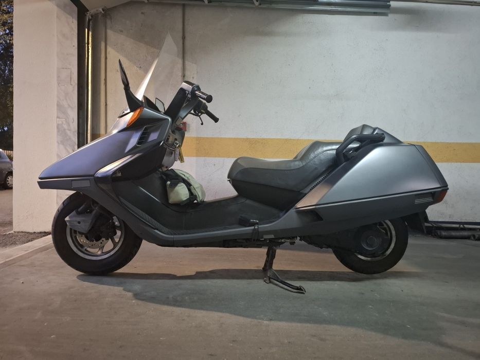 Honda CN 250 em muito bom estado.