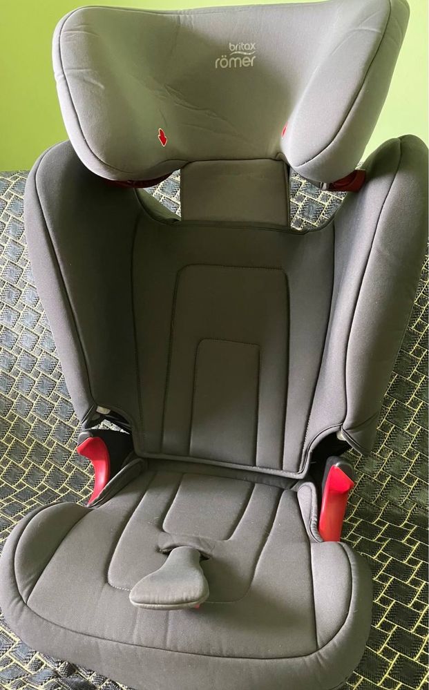 Автокрісло BRITAX ROMER KIDFIX2  R ( universal)