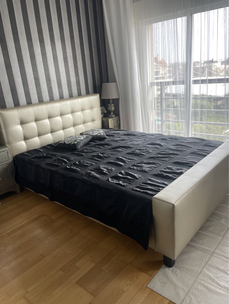 Cama de casal 160cm da marca AREA