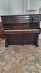 Piano vertical antigo da Aguirre (com mais de 100 anos)