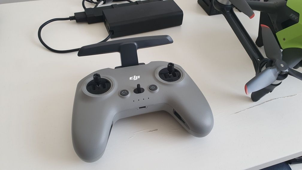 Dron Dji FPV, bogaty zestaw
