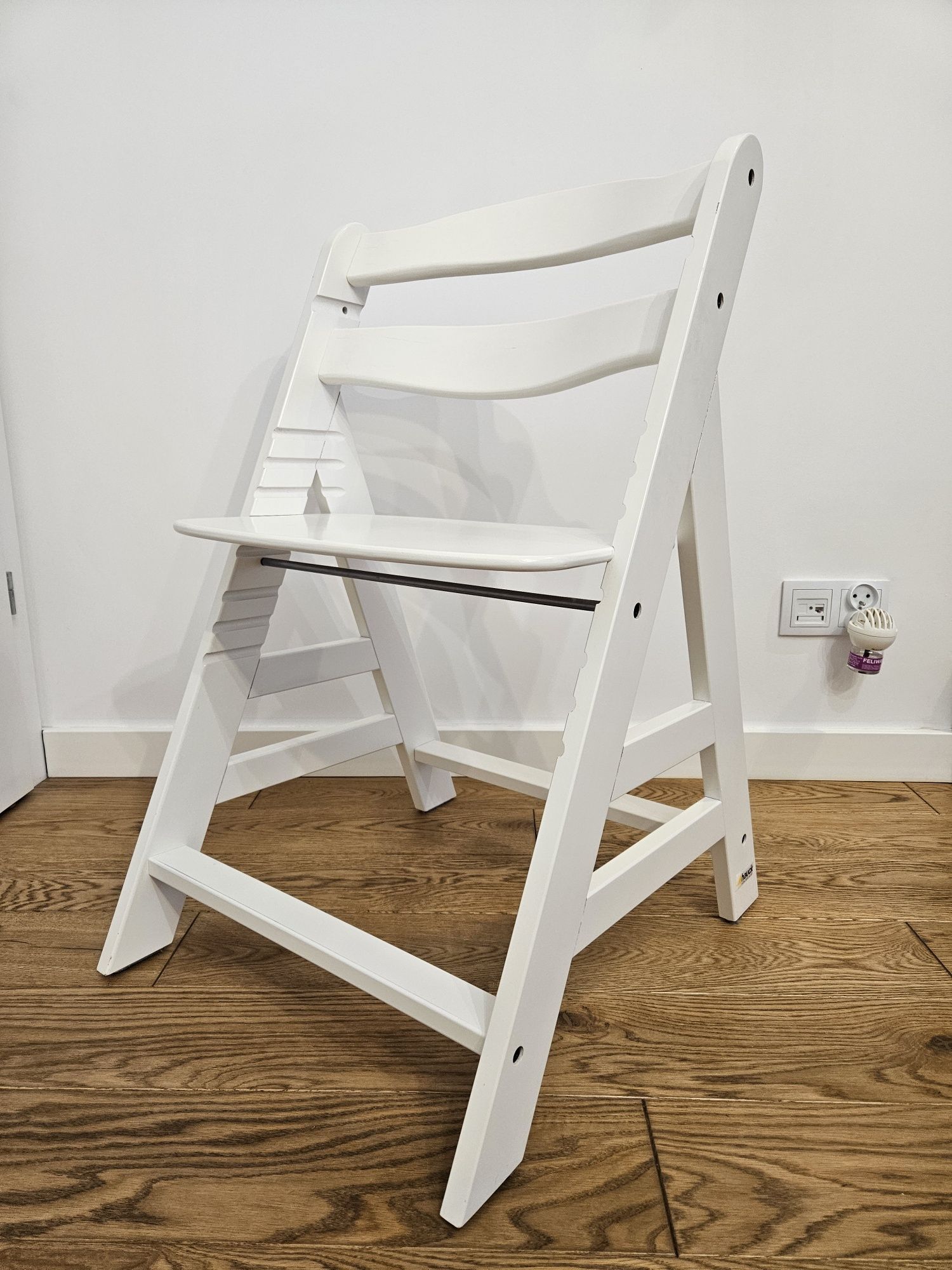 Krzesło Hauck Alpha białe drewniane