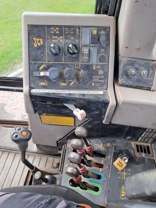 Ciągnik JCB Fastrac 2135
