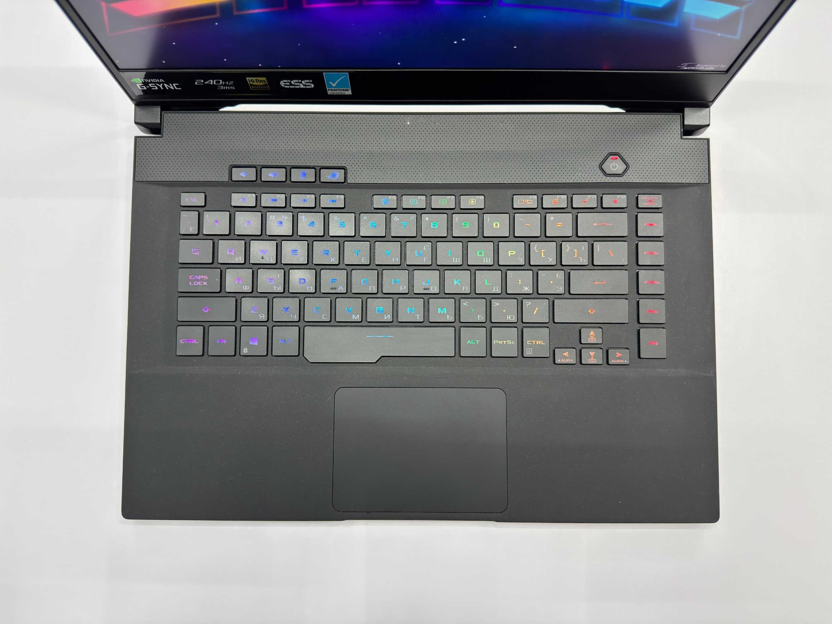 Asus Rog Zephyrus 15.6" 240Hz RTX 2070 8Gb 115W i7-9750H 16 Gb 512 Gb