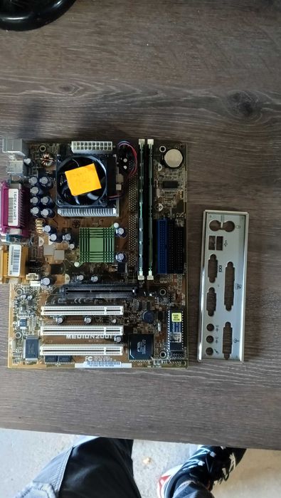 zestaw, asus medion 2001, pentium 3 1GHz, sdram 512mb kingston + 128mb