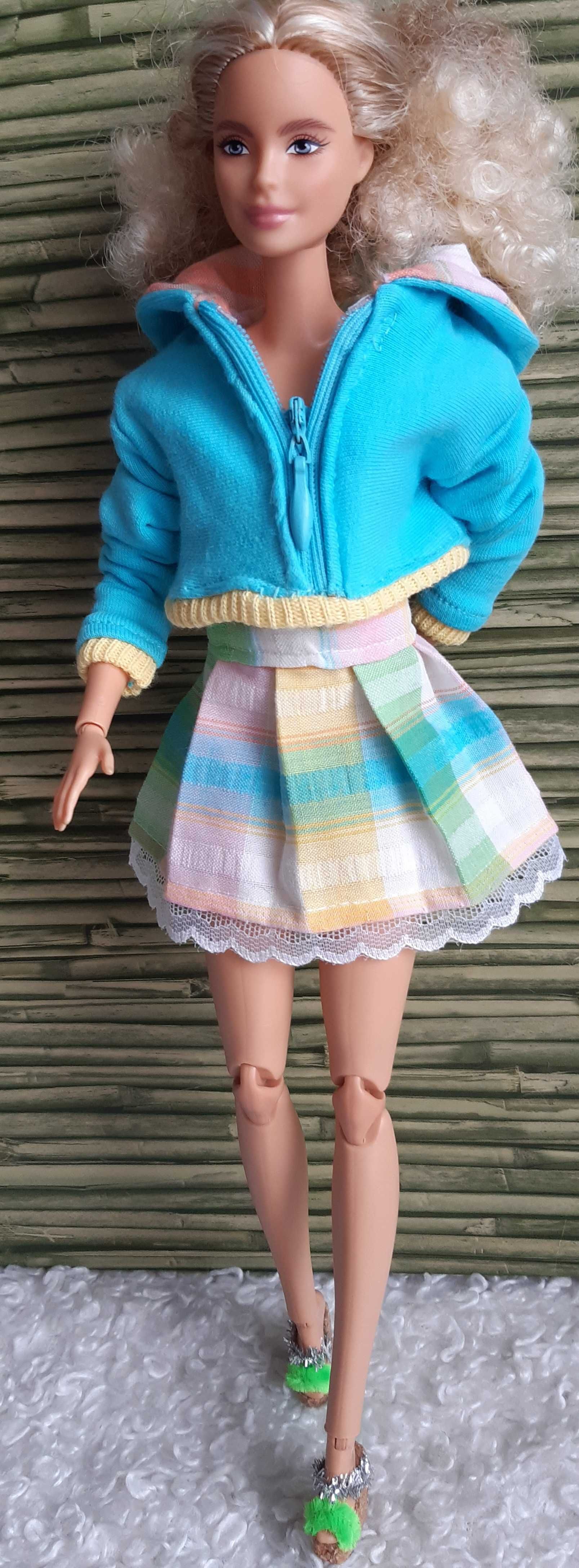 043 Duży zestaw ciuszków bluza z kapturem zapinana na zamek dla Barbie