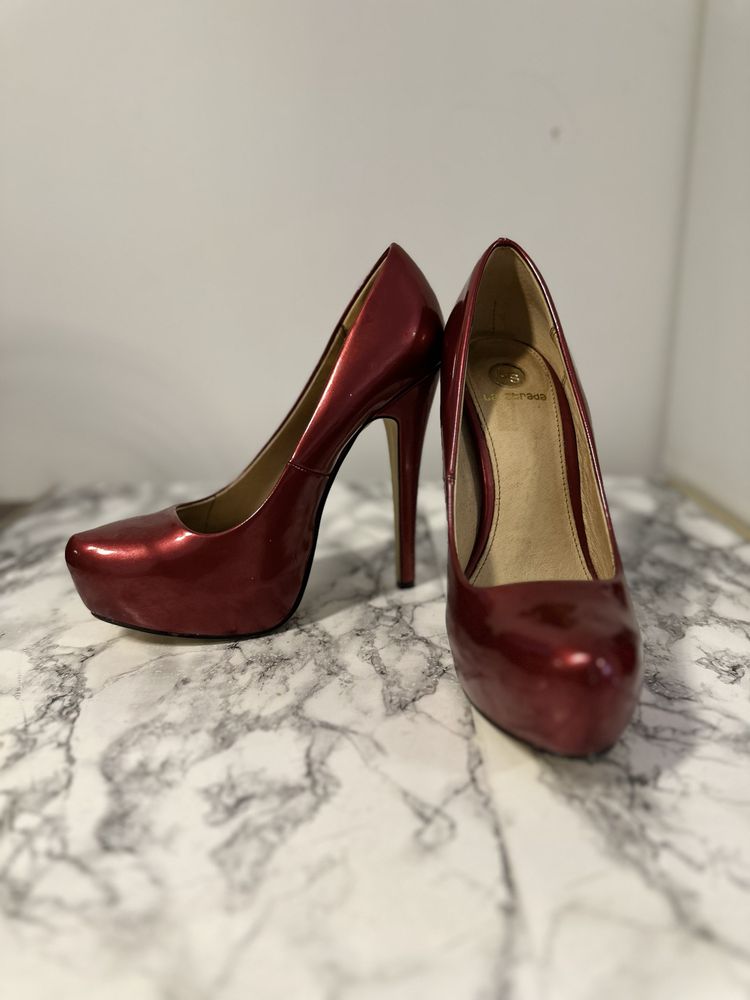 Sapato alto vermelho tamanho 38