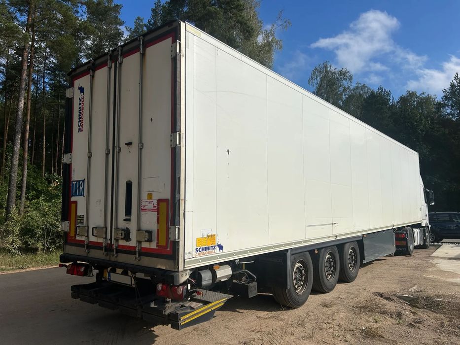 Schmitz Cargobull CARRIER VECTOR 1550 / WINDA z UDT / GRUBA ŚCIANA 7 CM / 4 ZAMKNIĘCIA / OŚ PODNOSZONA / BARDZO ŁADNE OPONY / AGREGAT TYLKO 2952 MOTOGODZIN !!  AGREGAT jedynie 2952 motogodzin / GRUBA ŚCIANA 7 CM Bardzo dobre opony