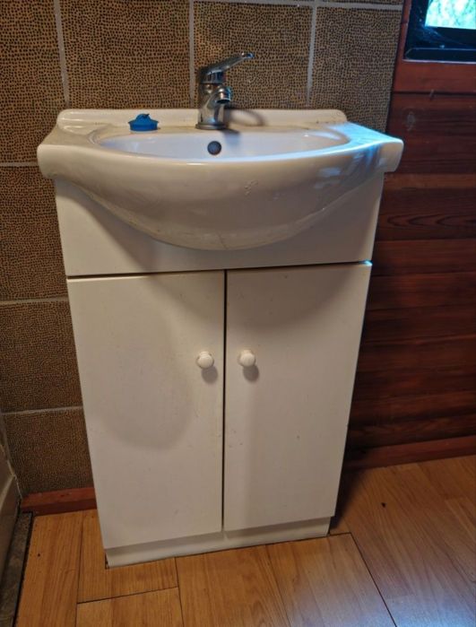 Szafka do łazienki 50 cm łazienkowa z umywalką baterią biała komoda