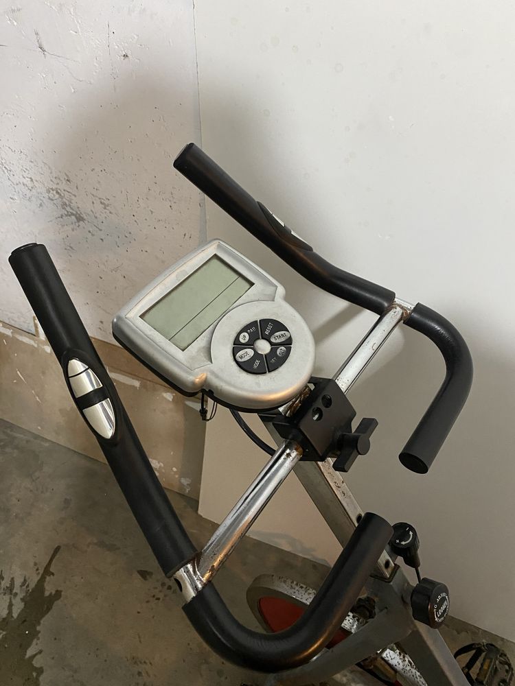 Rower stacjonarny spinningowy