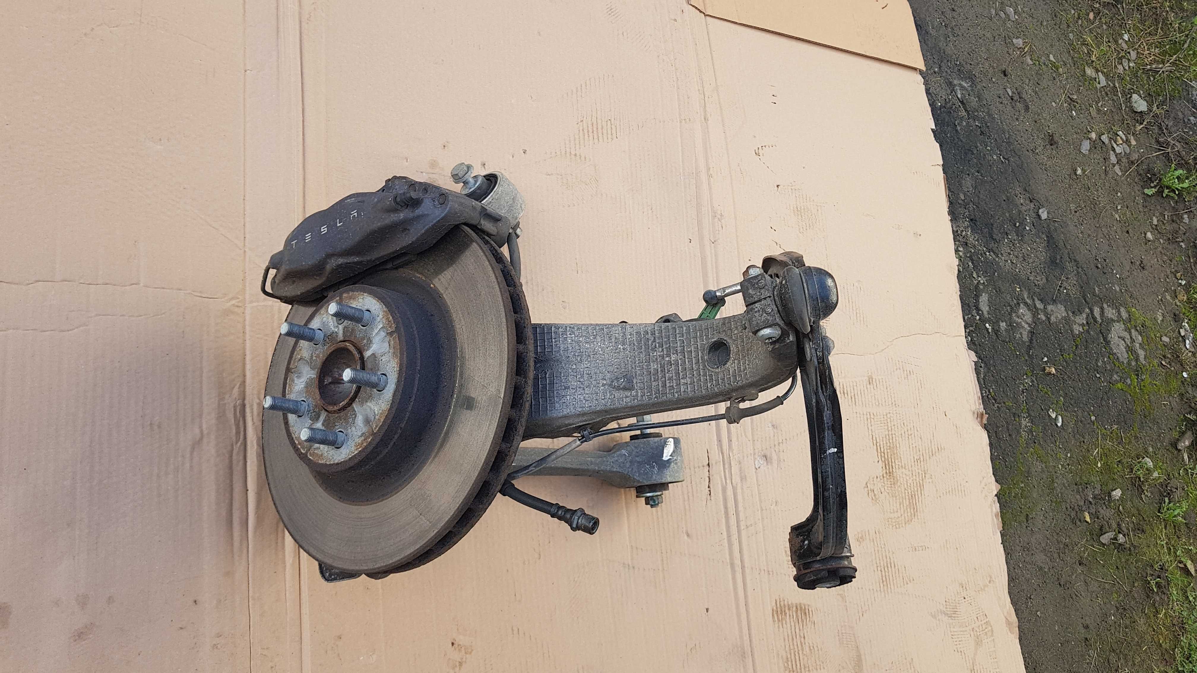 Поворотний кулак передній правий Tesla S P85 12р- 6007018-00-C