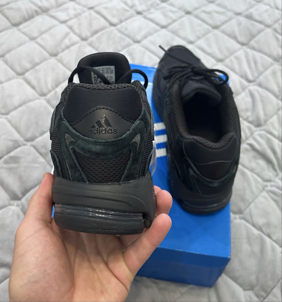 Оригінальні кросівки Adidas Respone CL