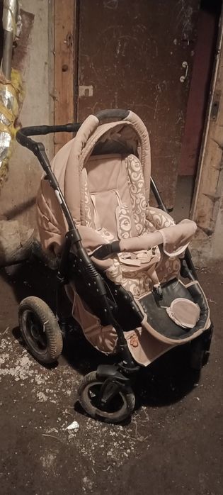 Віддам безкоштовно коляску та велосипед