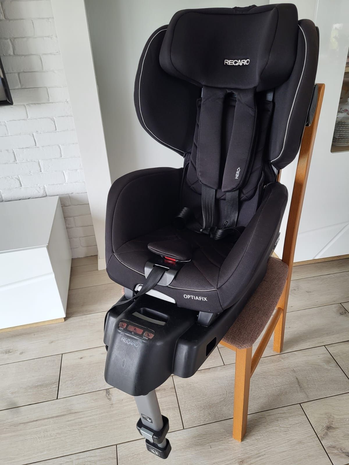 Fotelik samochodowy Recaro Optiafix 9-18 kg