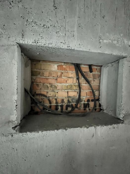 Оренда гаража Виставка 200 грн за кв. метр