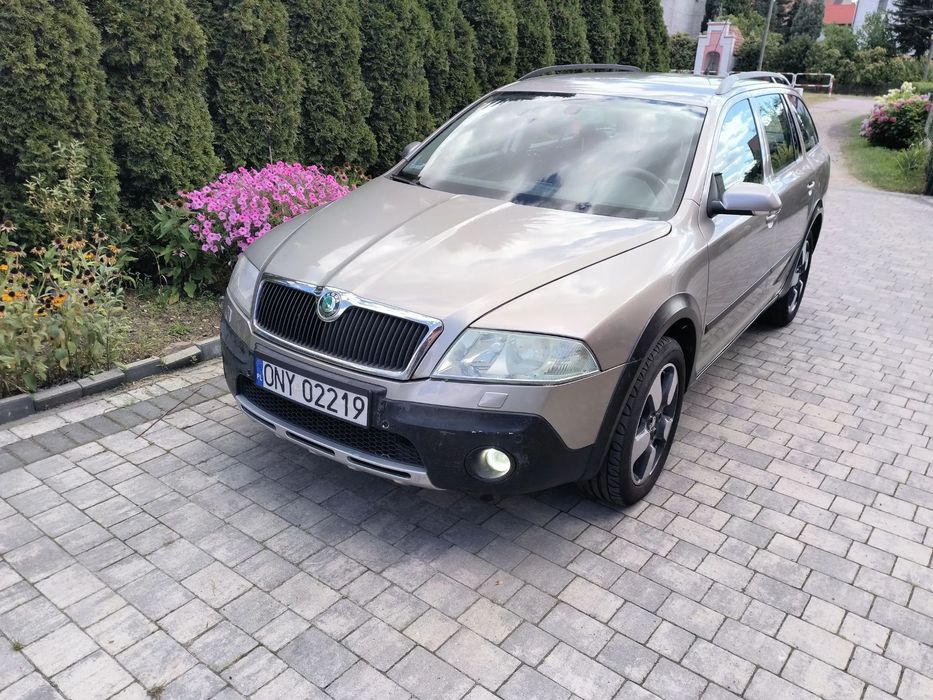 Skoda Octavia Škoda Octavia Scout 2.0 TDI 4x4 – Praktyczne Kombi z Terenową Duszą