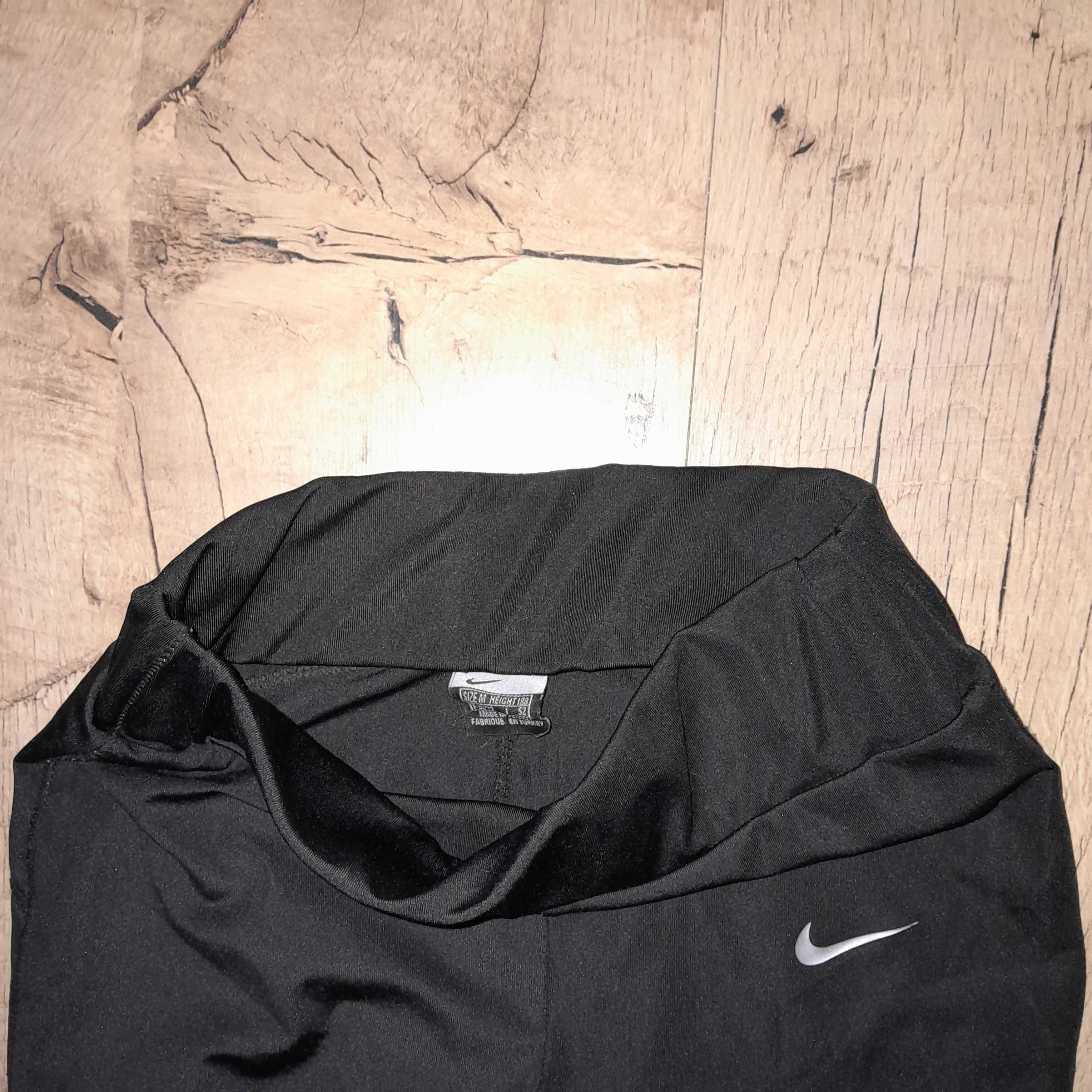 Czarne legginsy Nike XS (M)