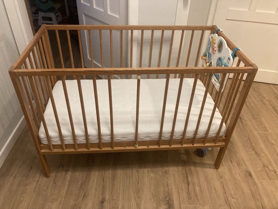 Łóżeczko dziecięce drewniane