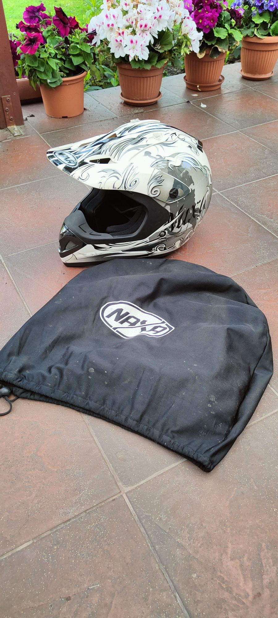 Kask motocyklowy NAXA L biało-czarny