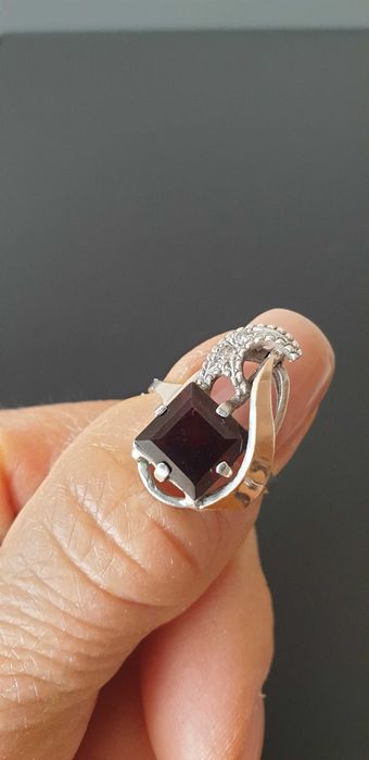 Кольцо серебряное с гранатом и золотым лепестком (обмен)