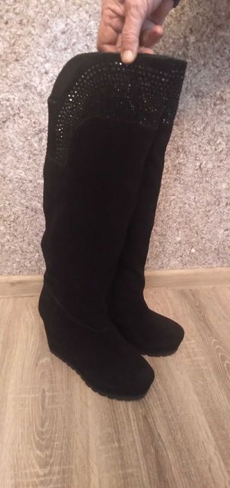 Продаються чобітки