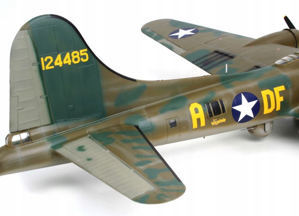 SAMOLOT 1/48 Revell 04297 model B-17F MEMPHIS BELLE