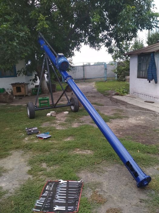 Шнек, шнекові конвеєри, погрузчик, шнековий дозатор, комбайни, аератор