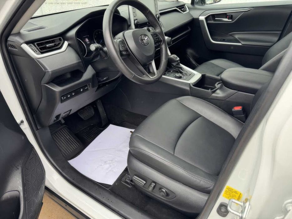 Toyota RAV4 Hybrid XLE Premium      2022