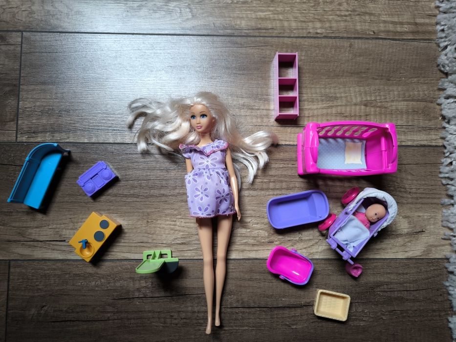 Lalka barbie w ciąży + zestaw